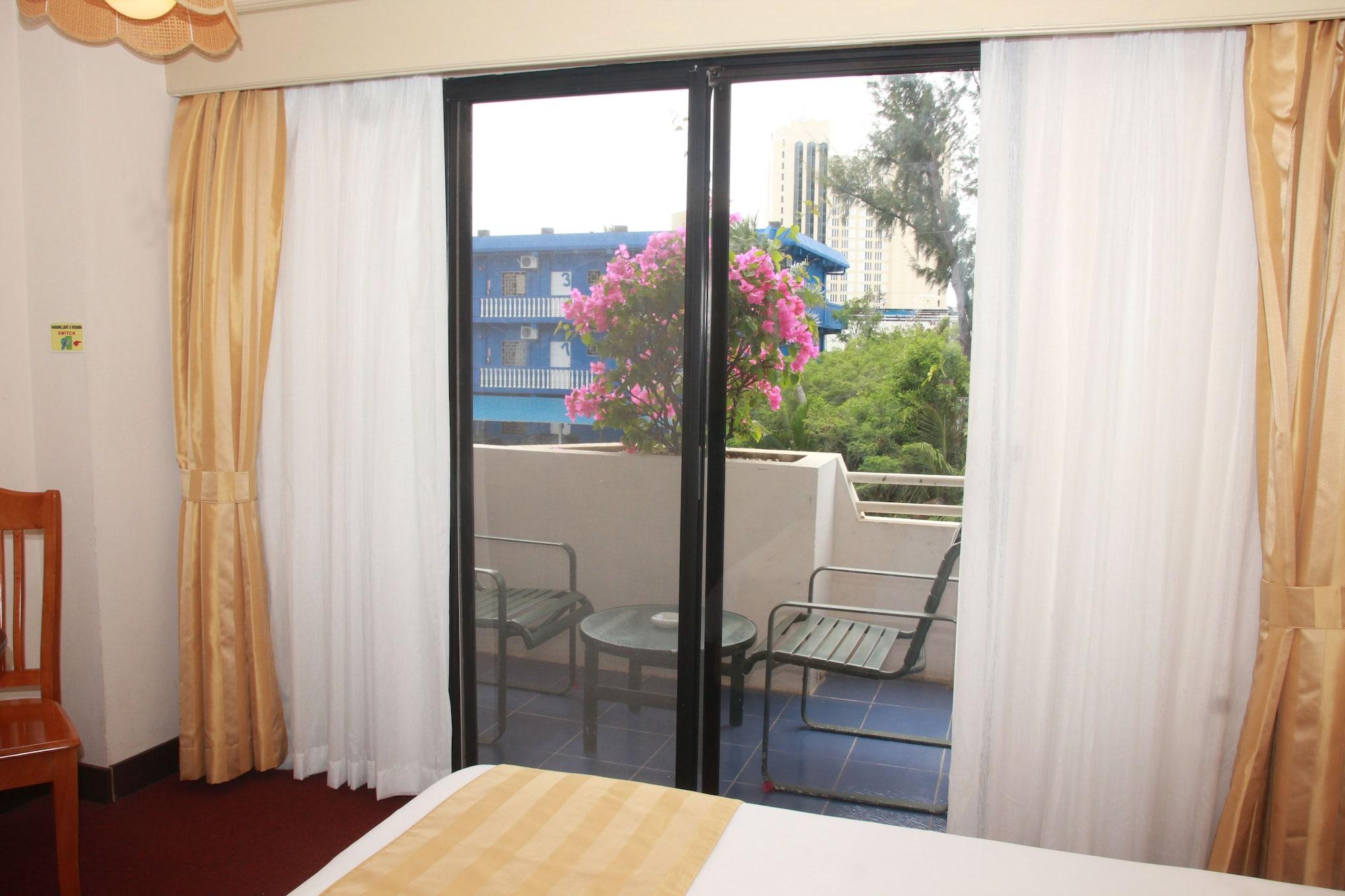 Holiday Saipan Hotel Exterior photo